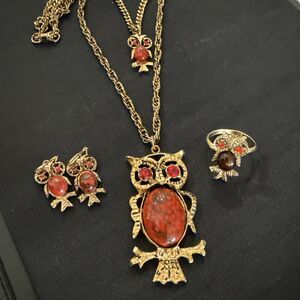 VTG Mom Baby Owl Pendant Necklace, Ring, Earrings Set Red Rhinestone Gold Tone